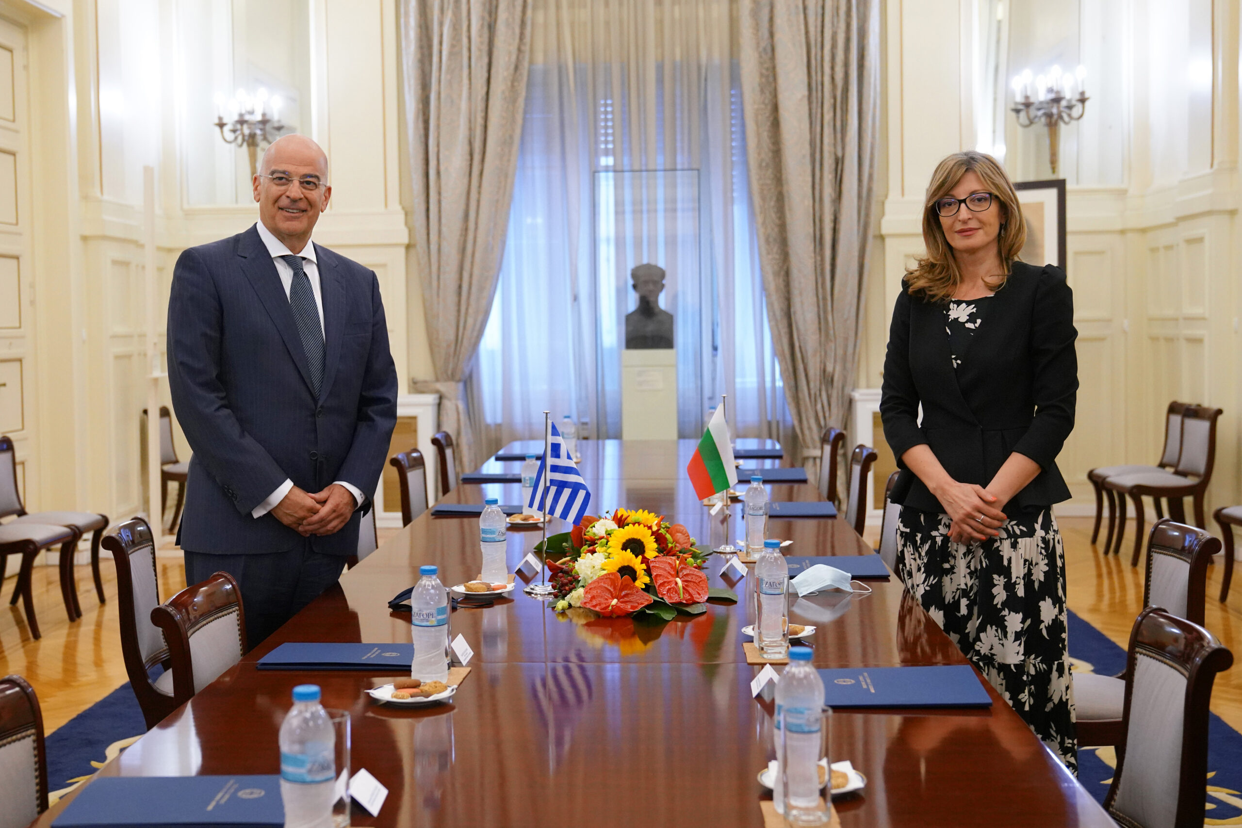 Συνάντηση του Υπουργού Εξωτερικών, Νίκου Δένδια, με την Υπουργό Εξωτερικών της Βουλγαρίας, Ekaterina Zakharieva  (Αθήνα, 27.07.2020)