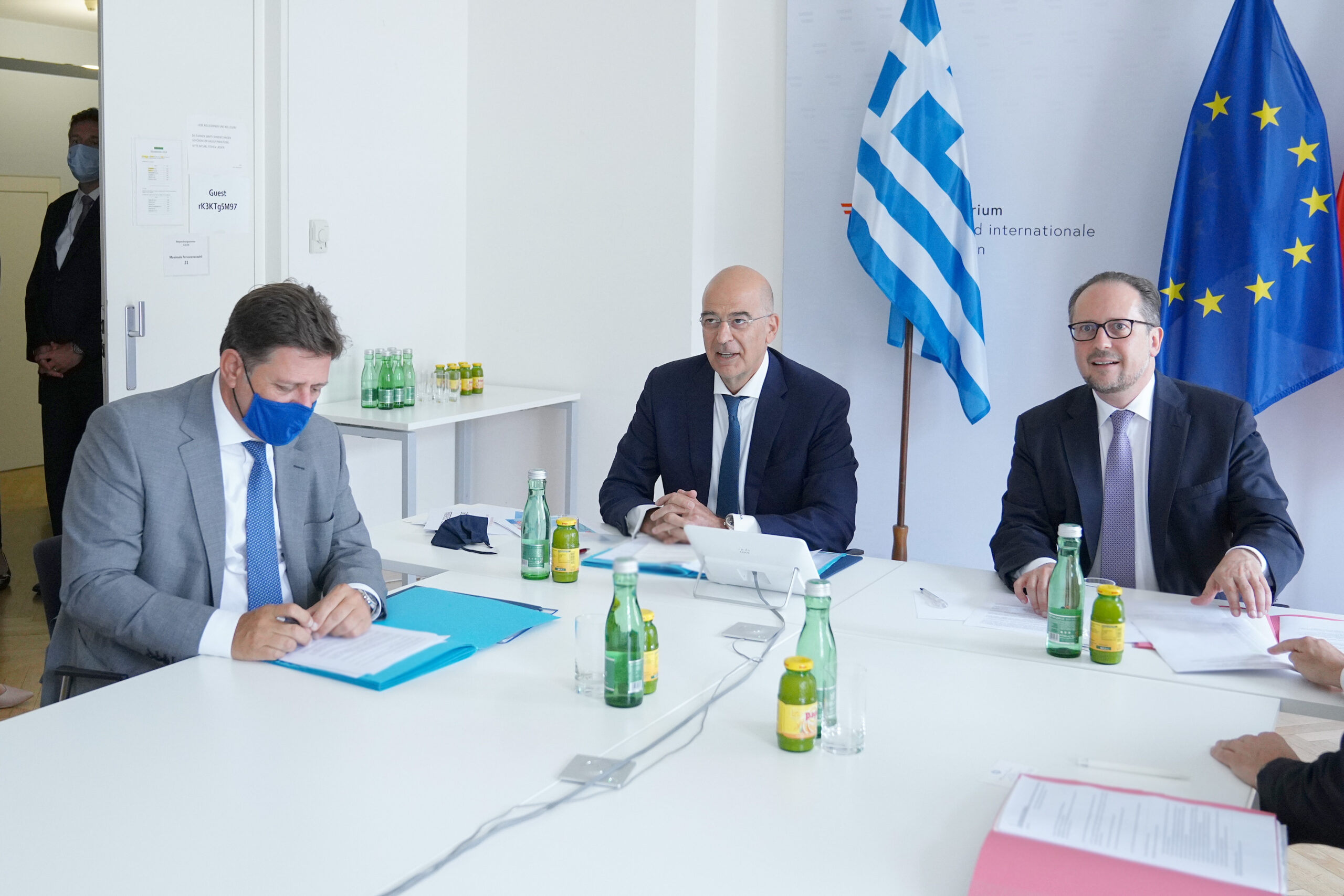 Συμμετοχή με τηλεδιάσκεψη, στο έκτακτο Συμβούλιο Εξωτερικών Υποθέσεων, των Υπουργών Εξωτερικών Νίκου Δένδια και της Αυστρίας, Alexander Schallenberg  (Βιέννη, 14.08.2020)