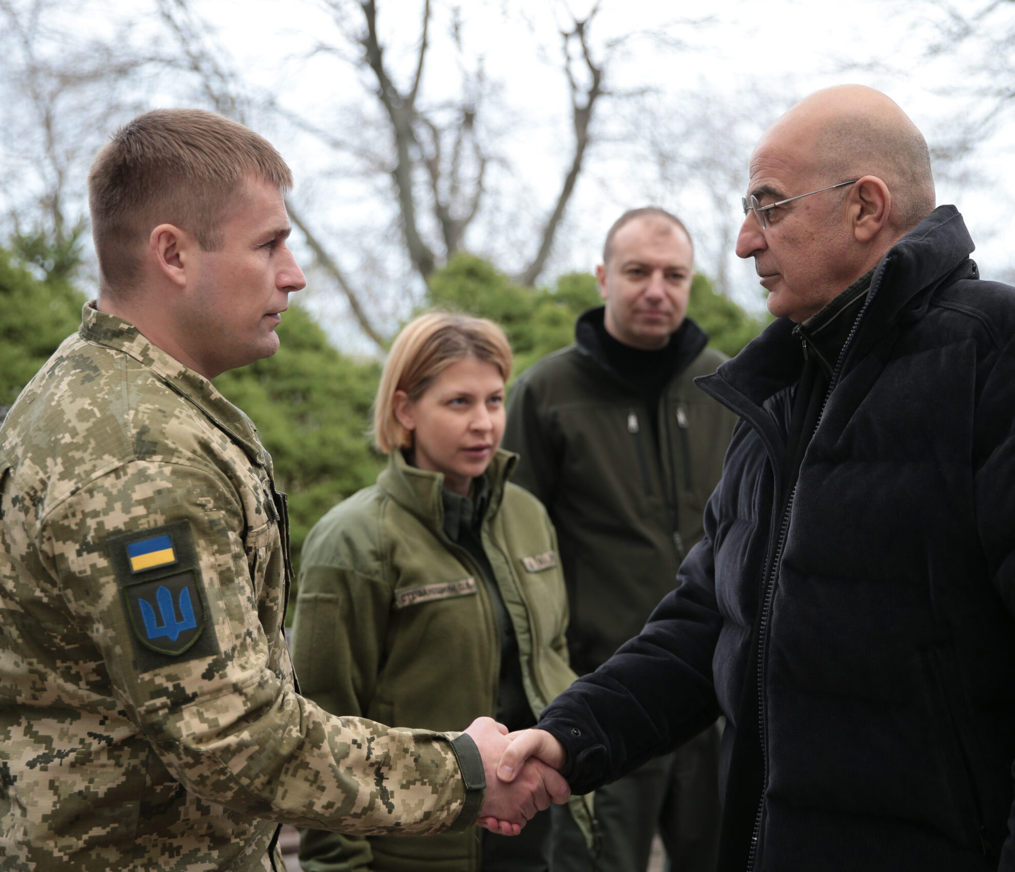 Ο υπουργός Εξωτερικών Νίκος Δένδιας συναντάται με την αναπληρωτή πρωθυπουργό Olha Stefanishyna αρμόδια για την Ευρωπαϊκή και Ευρω-Ατλαντική Ενσωμάτωση της Ουκρανίας και τον Συνταγματάρχη Μάρτσενκο επικεφαλής της περιφερειακής στρατιωτικής διοίκησης Οδησσού, την Κυριακή 3 Απριλίου 2022. ΑΠΕ-ΜΠΕ / ΑΠΕ-ΜΠΕ / ΓΙΩΡΓΟΣ ΒΙΤΣΑΡΑΣ