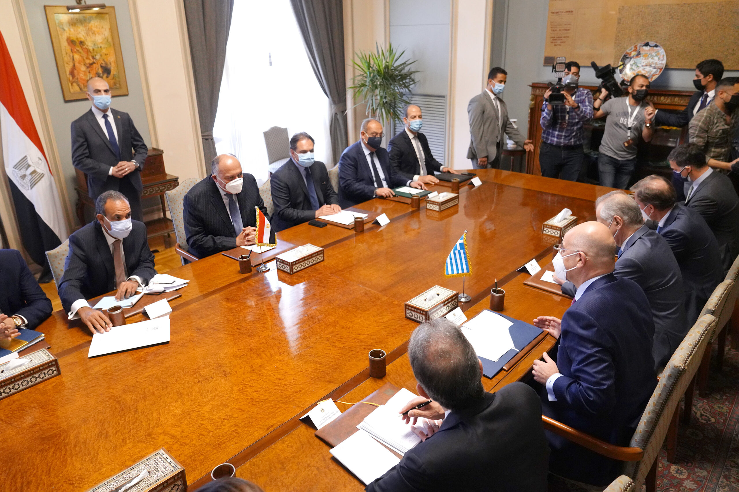 Μετάβαση Υπουργού Εξωτερικών, Νίκου Δένδια, στο Κάιρο και συνάντηση με τον Υπουργό Εξωτερικών της Αιγύπτου, Sameh Shoukry, (Κάιρο 18/04/2021)